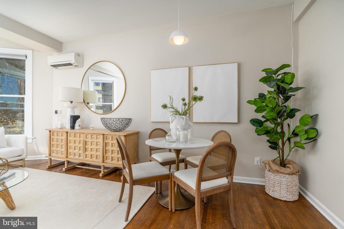 1300 MASSACHUSETTS AVE NW #302, WASHINGTON, District Of Columbia 20005, 1 Bedroom Bedrooms, 5 Rooms Rooms,1 BathroomBathrooms,Residential,For sale,1300 MASSACHUSETTS AVE NW #302,DCDC2198038 MLS # DCDC2198038