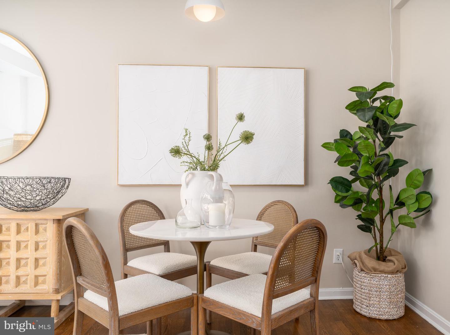 1300 MASSACHUSETTS AVE NW #302, WASHINGTON, District Of Columbia 20005, 1 Bedroom Bedrooms, 5 Rooms Rooms,1 BathroomBathrooms,Residential,For sale,1300 MASSACHUSETTS AVE NW #302,DCDC2198038 MLS # DCDC2198038