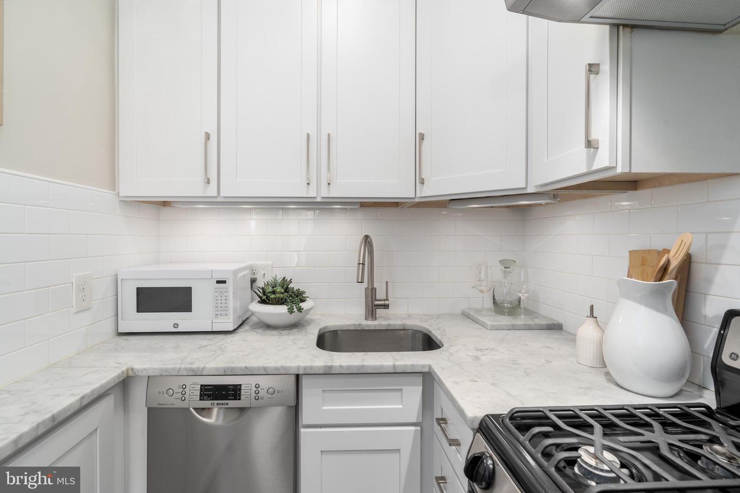 1300 MASSACHUSETTS AVE NW #302, WASHINGTON, District Of Columbia 20005, 1 Bedroom Bedrooms, 5 Rooms Rooms,1 BathroomBathrooms,Residential,For sale,1300 MASSACHUSETTS AVE NW #302,DCDC2198038 MLS # DCDC2198038