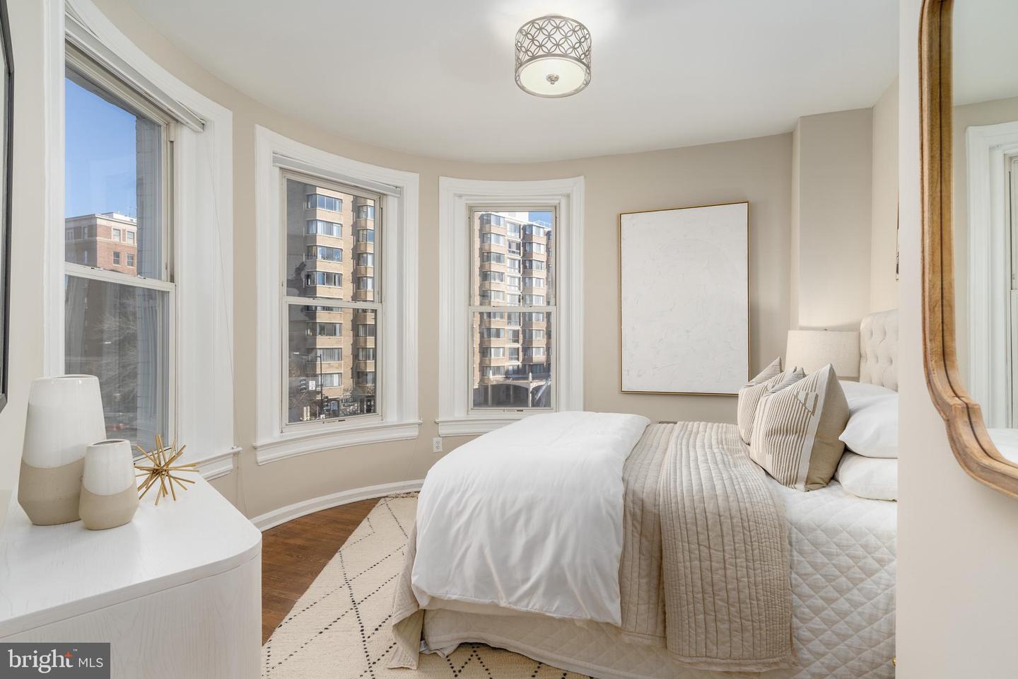 1300 MASSACHUSETTS AVE NW #302, WASHINGTON, District Of Columbia 20005, 1 Bedroom Bedrooms, 5 Rooms Rooms,1 BathroomBathrooms,Residential,For sale,1300 MASSACHUSETTS AVE NW #302,DCDC2198038 MLS # DCDC2198038