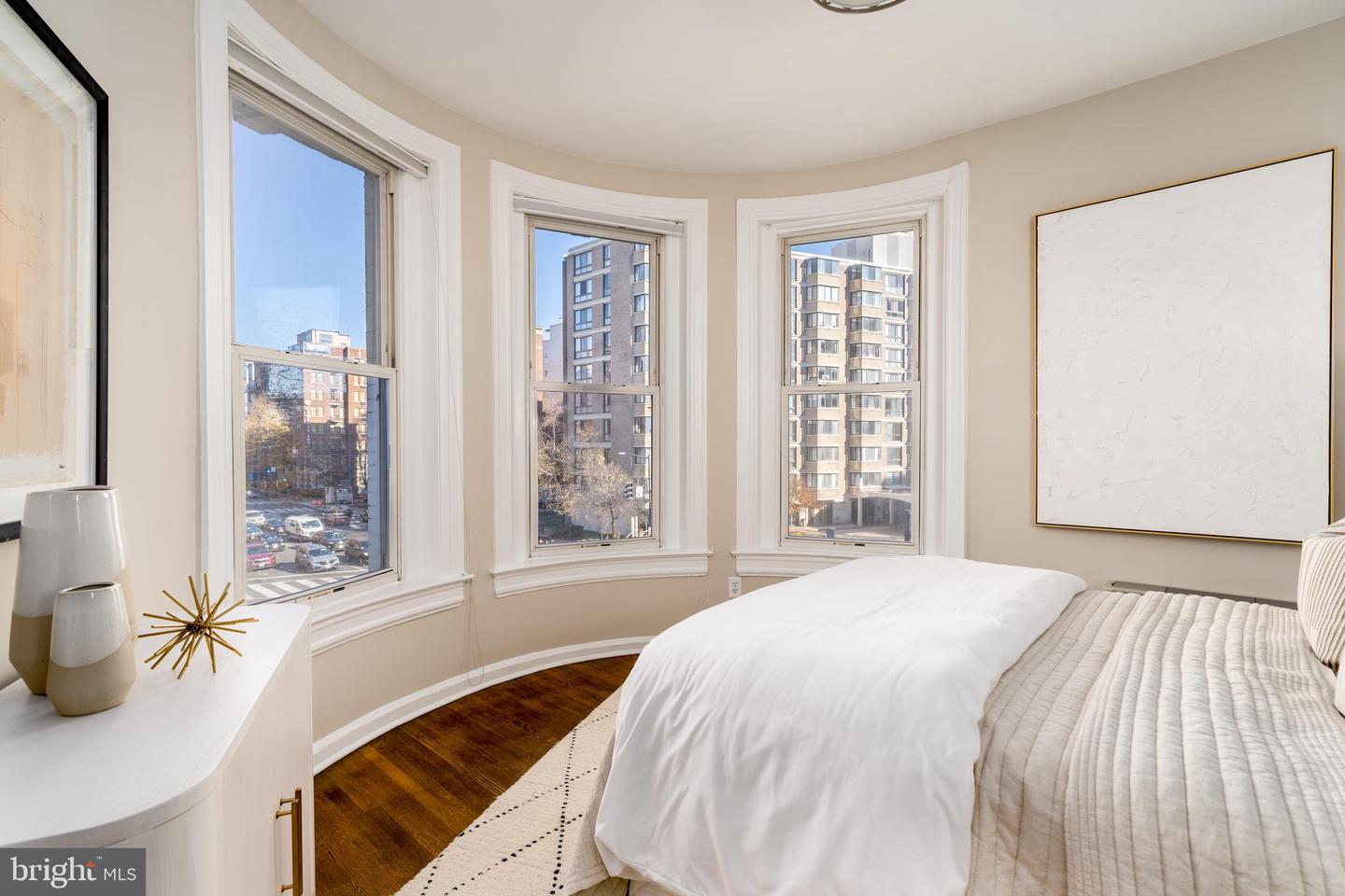 1300 MASSACHUSETTS AVE NW #302, WASHINGTON, District Of Columbia 20005, 1 Bedroom Bedrooms, 5 Rooms Rooms,1 BathroomBathrooms,Residential,For sale,1300 MASSACHUSETTS AVE NW #302,DCDC2198038 MLS # DCDC2198038