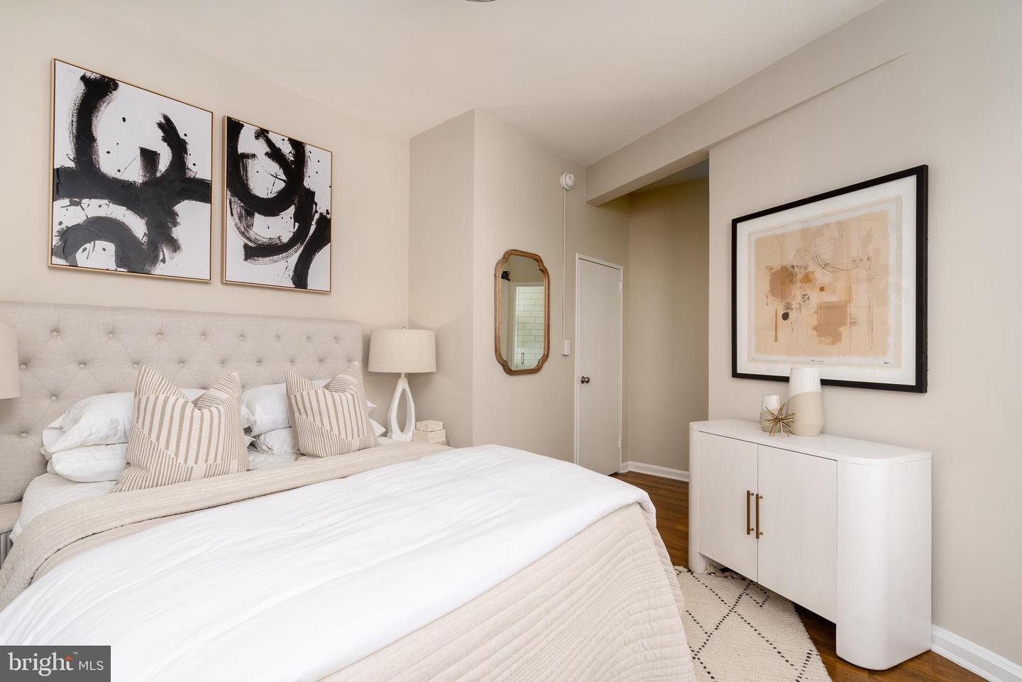 1300 MASSACHUSETTS AVE NW #302, WASHINGTON, District Of Columbia 20005, 1 Bedroom Bedrooms, 5 Rooms Rooms,1 BathroomBathrooms,Residential,For sale,1300 MASSACHUSETTS AVE NW #302,DCDC2198038 MLS # DCDC2198038