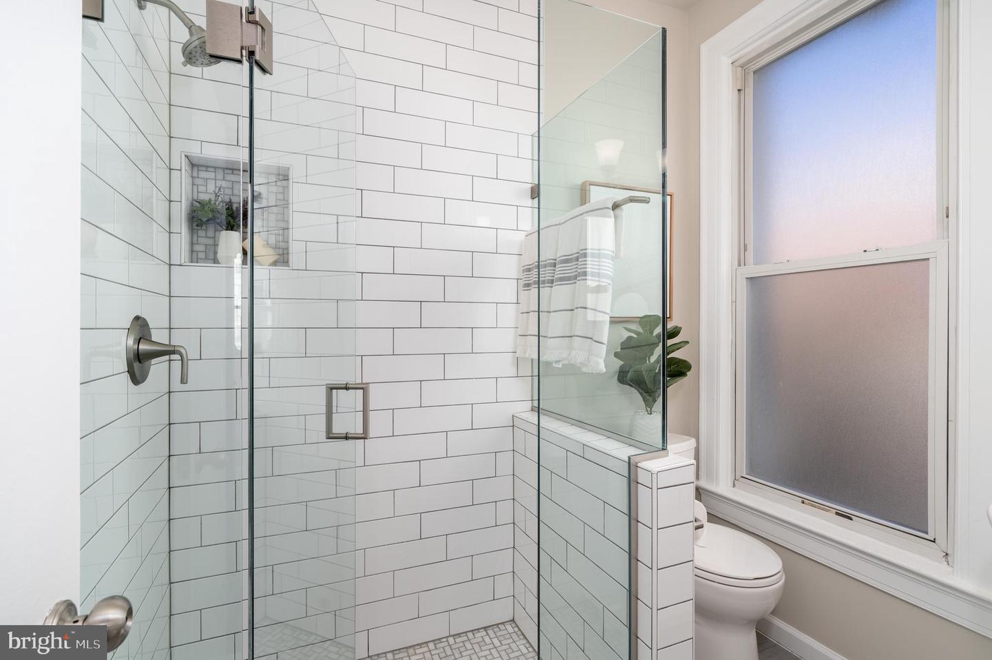 1300 MASSACHUSETTS AVE NW #302, WASHINGTON, District Of Columbia 20005, 1 Bedroom Bedrooms, 5 Rooms Rooms,1 BathroomBathrooms,Residential,For sale,1300 MASSACHUSETTS AVE NW #302,DCDC2198038 MLS # DCDC2198038