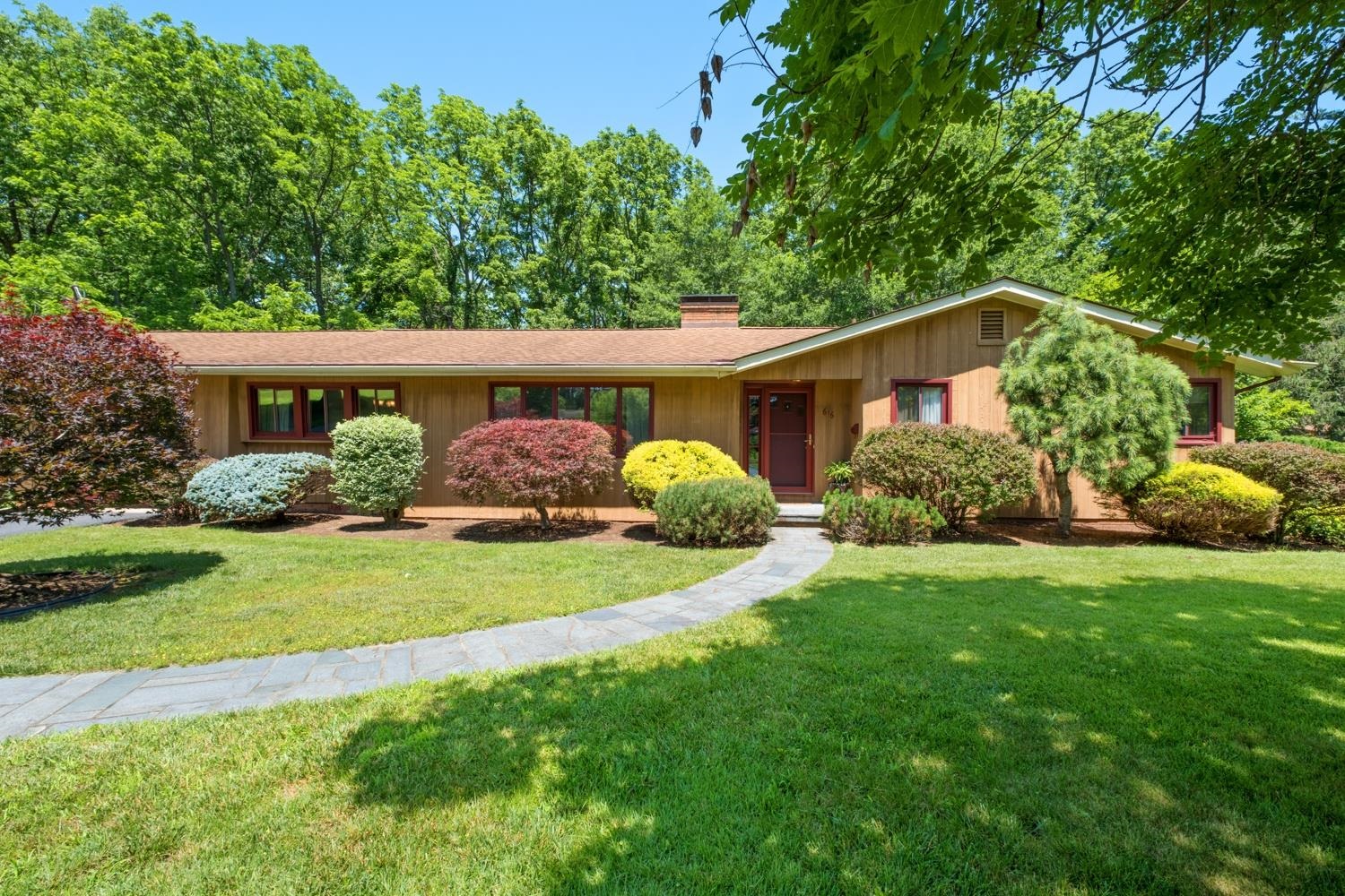 616 LYNN LN, WAYNESBORO, Virginia 22980, 3 Bedrooms Bedrooms, ,1 BathroomBathrooms,Residential,616 LYNN LN,666096 MLS # 666096