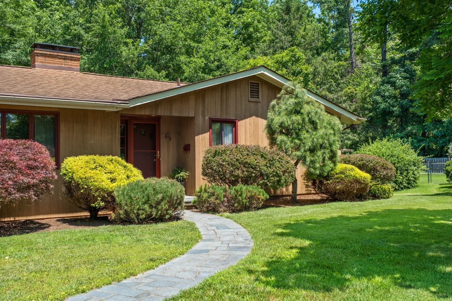 616 LYNN LN, WAYNESBORO, Virginia 22980, 3 Bedrooms Bedrooms, ,1 BathroomBathrooms,Residential,616 LYNN LN,666096 MLS # 666096