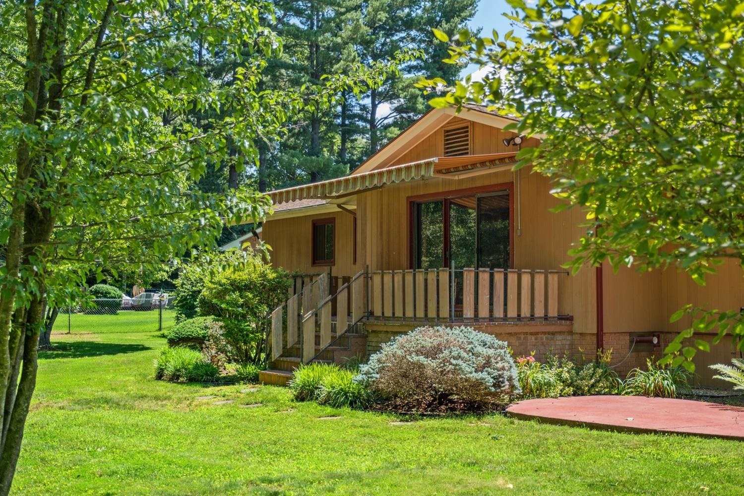 616 LYNN LN, WAYNESBORO, Virginia 22980, 3 Bedrooms Bedrooms, ,1 BathroomBathrooms,Residential,616 LYNN LN,666096 MLS # 666096