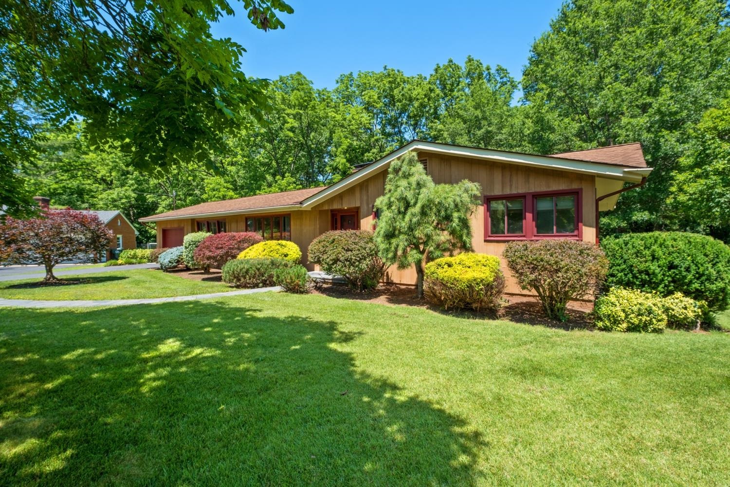 616 LYNN LN, WAYNESBORO, Virginia 22980, 3 Bedrooms Bedrooms, ,1 BathroomBathrooms,Residential,616 LYNN LN,666096 MLS # 666096