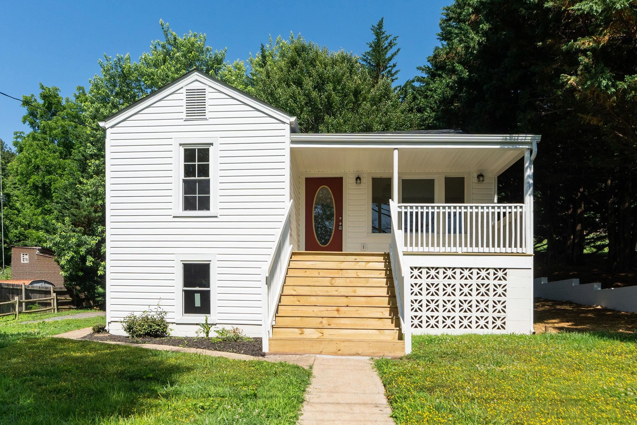 53 WOODCREST RD, STAUNTON, Virginia 24401, 3 Bedrooms Bedrooms, ,1 BathroomBathrooms,Residential,53 WOODCREST RD,666105 MLS # 666105