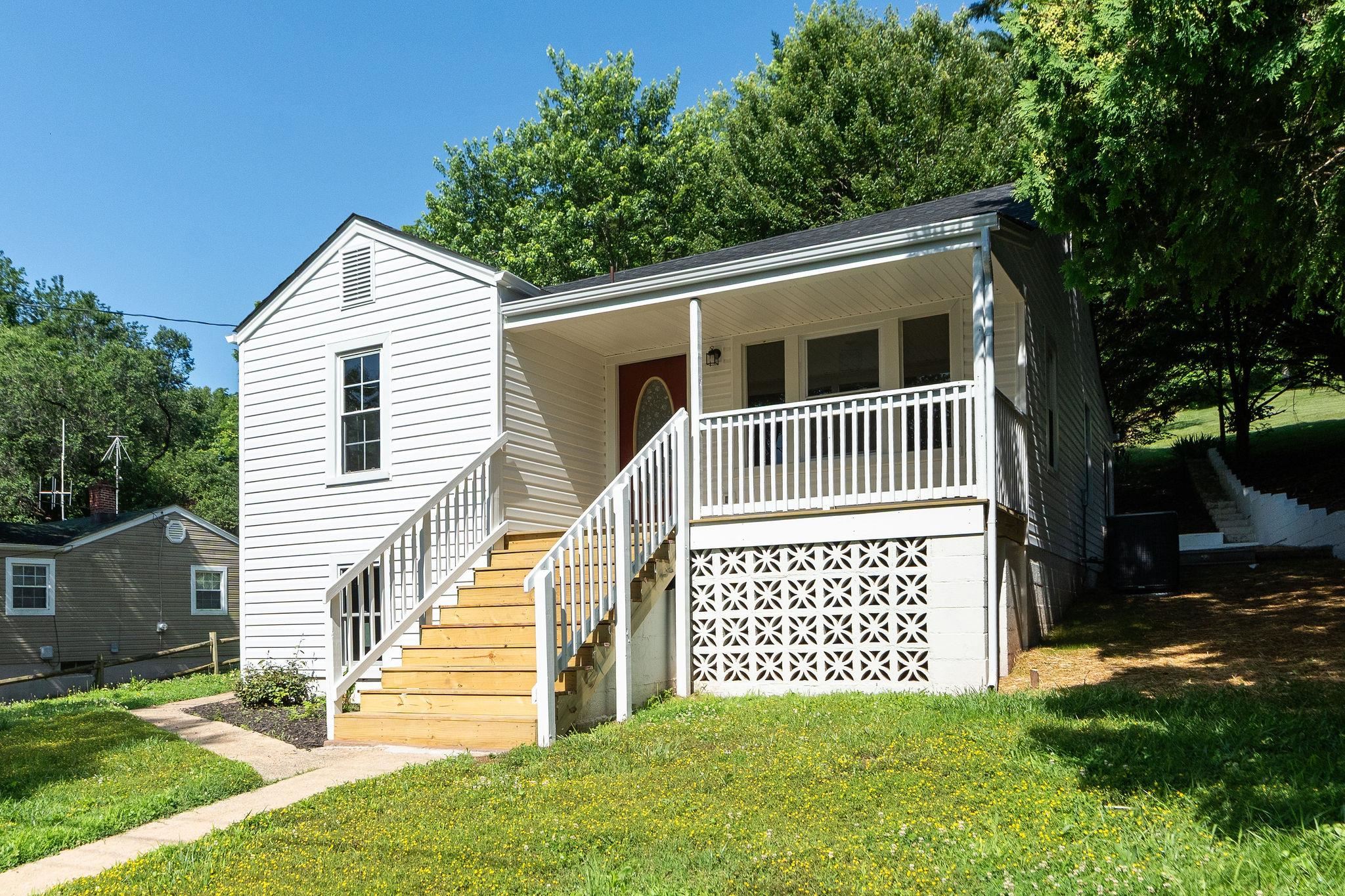 53 WOODCREST RD, STAUNTON, Virginia 24401, 3 Bedrooms Bedrooms, ,1 BathroomBathrooms,Residential,53 WOODCREST RD,666105 MLS # 666105