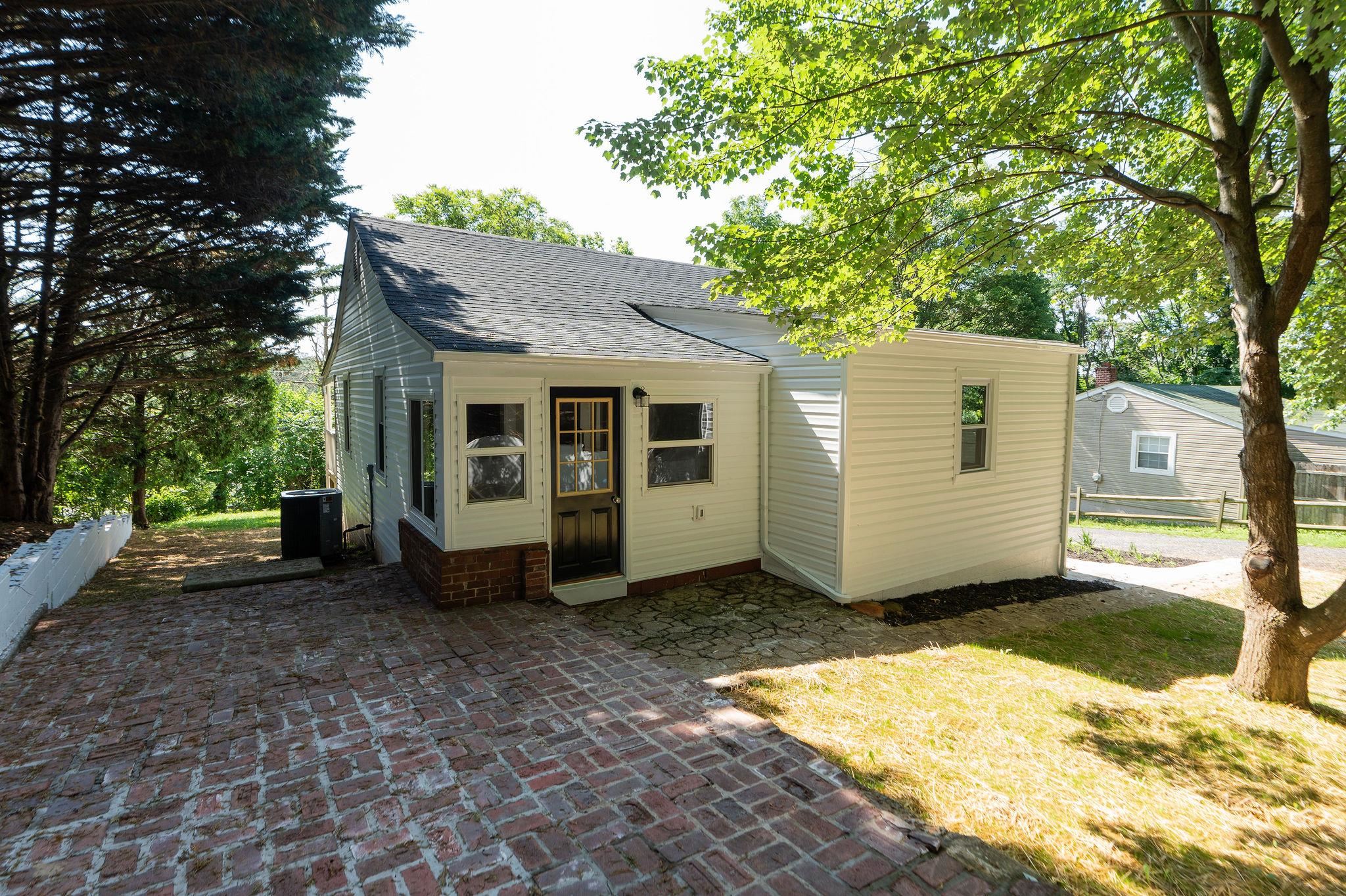 53 WOODCREST RD, STAUNTON, Virginia 24401, 3 Bedrooms Bedrooms, ,1 BathroomBathrooms,Residential,53 WOODCREST RD,666105 MLS # 666105