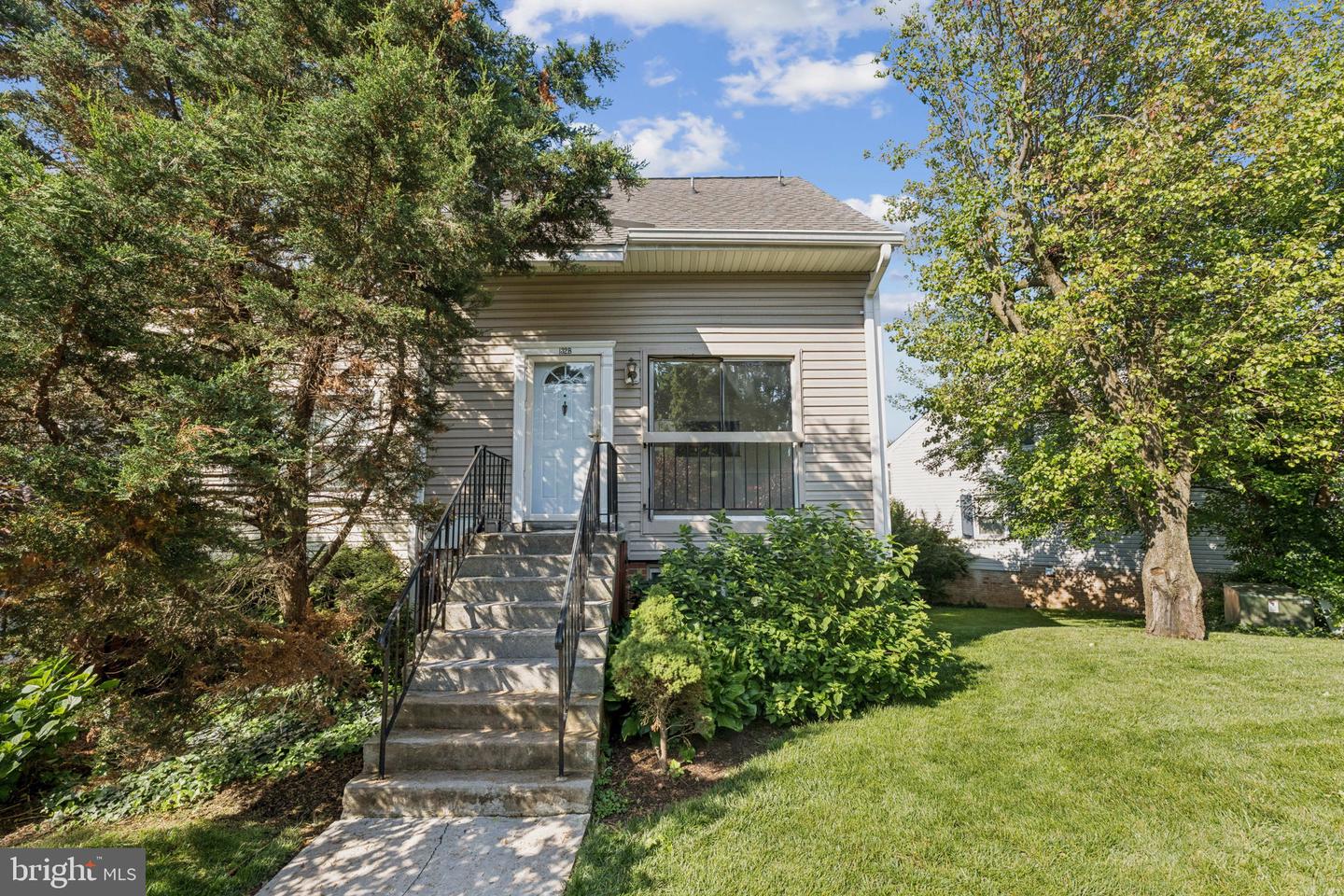 132 N BEDFORD ST #B, ARLINGTON, Virginia 22201, 2 Bedrooms Bedrooms, ,2 BathroomsBathrooms,Residential,For sale,132 N BEDFORD ST #B,VAAR2058502 MLS # VAAR2058502