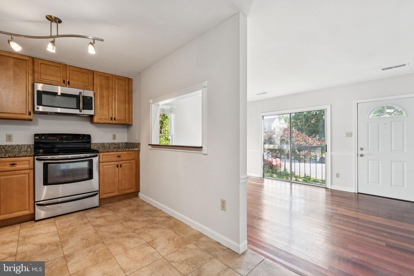 132 N BEDFORD ST #B, ARLINGTON, Virginia 22201, 2 Bedrooms Bedrooms, ,2 BathroomsBathrooms,Residential,For sale,132 N BEDFORD ST #B,VAAR2058502 MLS # VAAR2058502