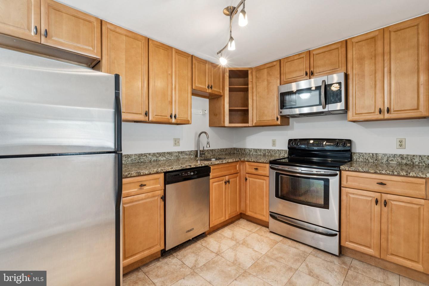 132 N BEDFORD ST #B, ARLINGTON, Virginia 22201, 2 Bedrooms Bedrooms, ,2 BathroomsBathrooms,Residential,For sale,132 N BEDFORD ST #B,VAAR2058502 MLS # VAAR2058502