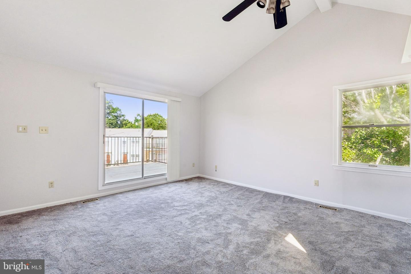 132 N BEDFORD ST #B, ARLINGTON, Virginia 22201, 2 Bedrooms Bedrooms, ,2 BathroomsBathrooms,Residential,For sale,132 N BEDFORD ST #B,VAAR2058502 MLS # VAAR2058502