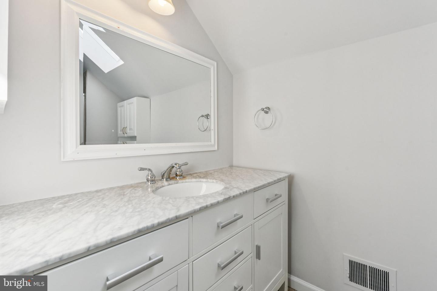 132 N BEDFORD ST #B, ARLINGTON, Virginia 22201, 2 Bedrooms Bedrooms, ,2 BathroomsBathrooms,Residential,For sale,132 N BEDFORD ST #B,VAAR2058502 MLS # VAAR2058502
