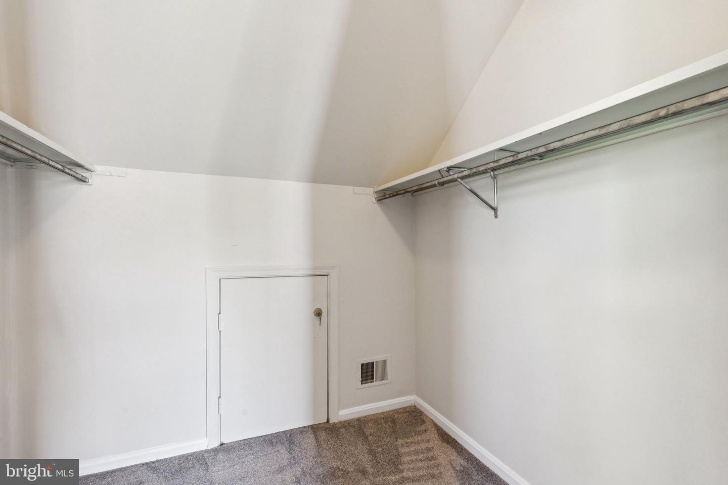132 N BEDFORD ST #B, ARLINGTON, Virginia 22201, 2 Bedrooms Bedrooms, ,2 BathroomsBathrooms,Residential,For sale,132 N BEDFORD ST #B,VAAR2058502 MLS # VAAR2058502