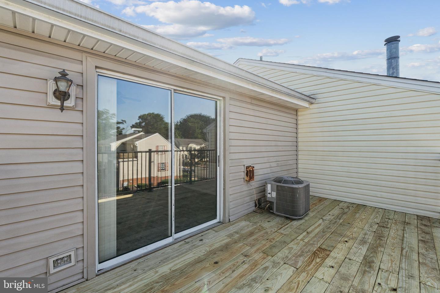 132 N BEDFORD ST #B, ARLINGTON, Virginia 22201, 2 Bedrooms Bedrooms, ,2 BathroomsBathrooms,Residential,For sale,132 N BEDFORD ST #B,VAAR2058502 MLS # VAAR2058502