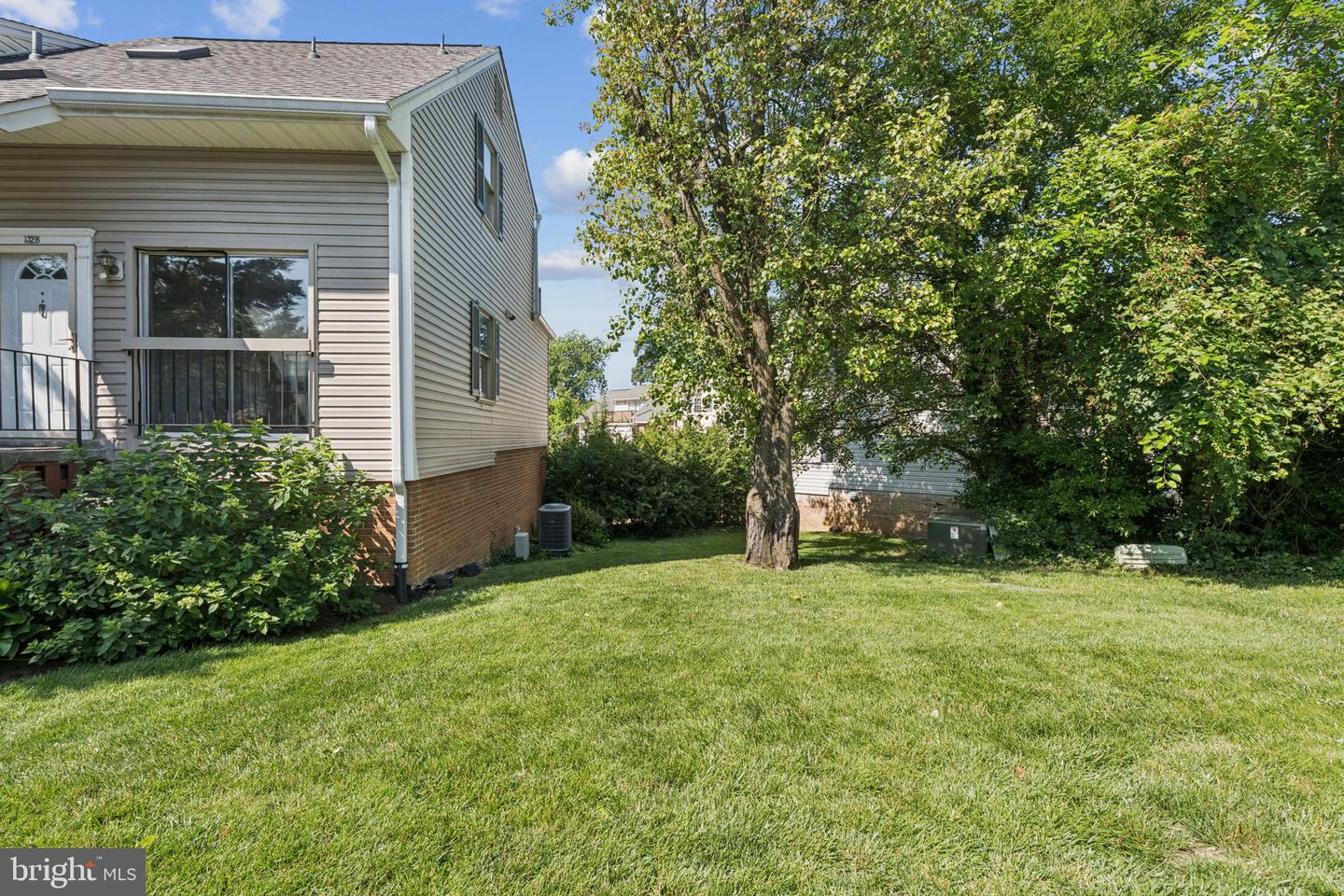 132 N BEDFORD ST #B, ARLINGTON, Virginia 22201, 2 Bedrooms Bedrooms, ,2 BathroomsBathrooms,Residential,For sale,132 N BEDFORD ST #B,VAAR2058502 MLS # VAAR2058502