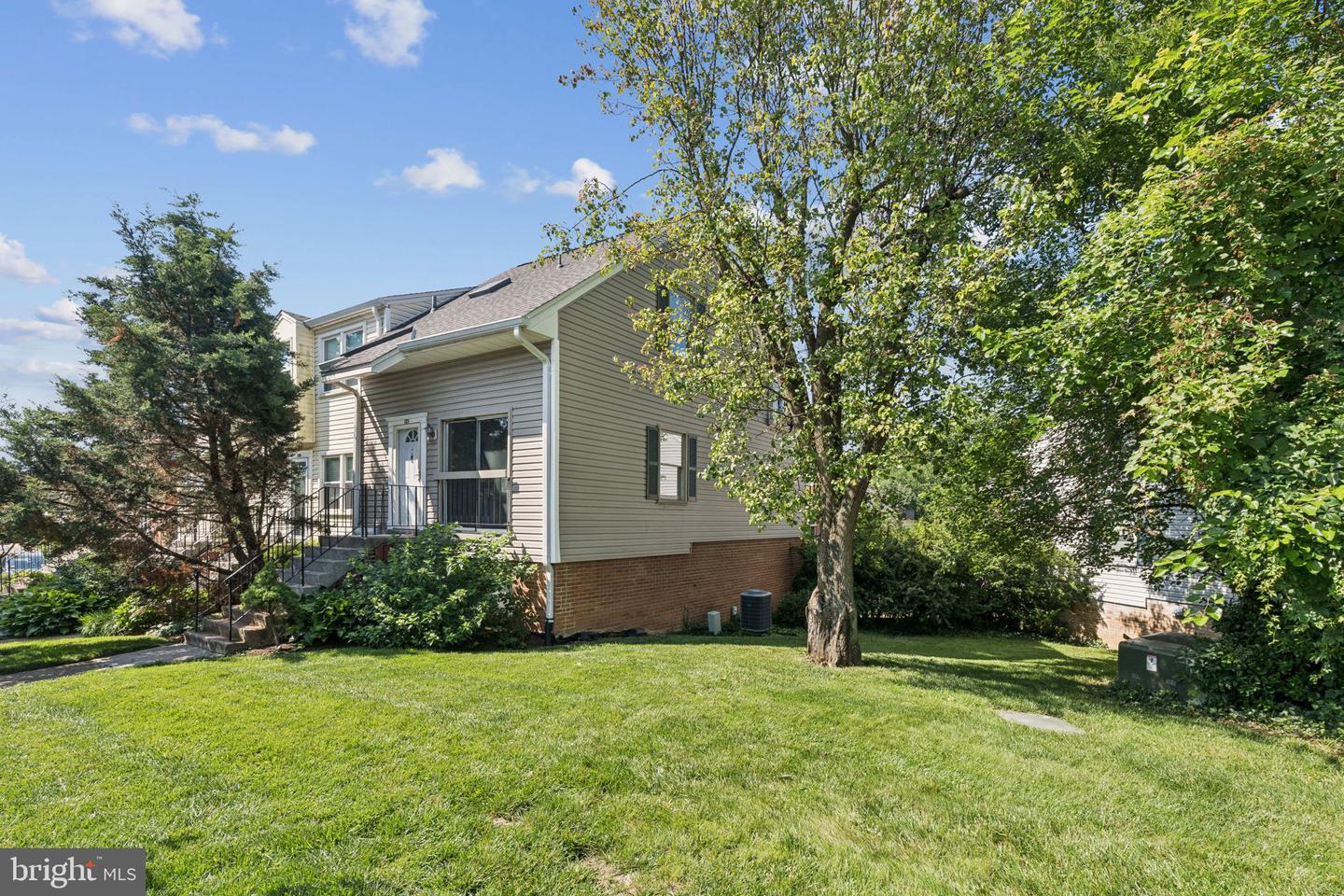 132 N BEDFORD ST #B, ARLINGTON, Virginia 22201, 2 Bedrooms Bedrooms, ,2 BathroomsBathrooms,Residential,For sale,132 N BEDFORD ST #B,VAAR2058502 MLS # VAAR2058502