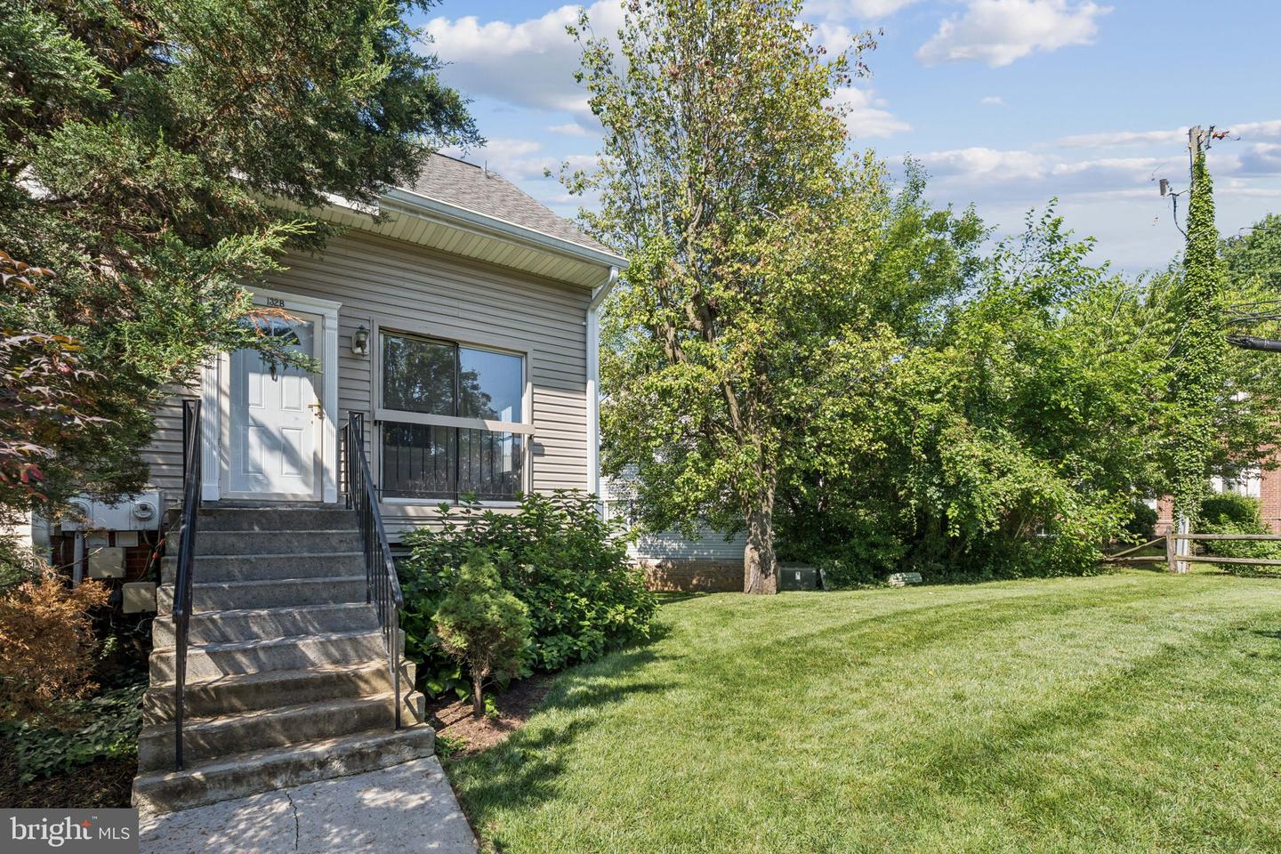 132 N BEDFORD ST #B, ARLINGTON, Virginia 22201, 2 Bedrooms Bedrooms, ,2 BathroomsBathrooms,Residential,For sale,132 N BEDFORD ST #B,VAAR2058502 MLS # VAAR2058502