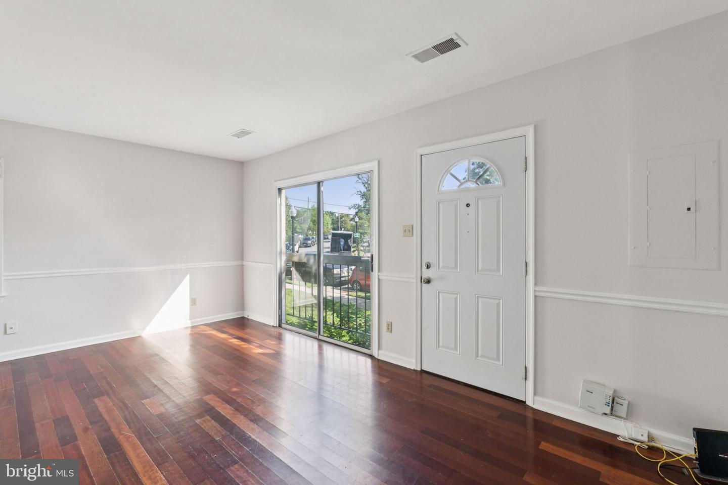 132 N BEDFORD ST #B, ARLINGTON, Virginia 22201, 2 Bedrooms Bedrooms, ,2 BathroomsBathrooms,Residential,For sale,132 N BEDFORD ST #B,VAAR2058502 MLS # VAAR2058502