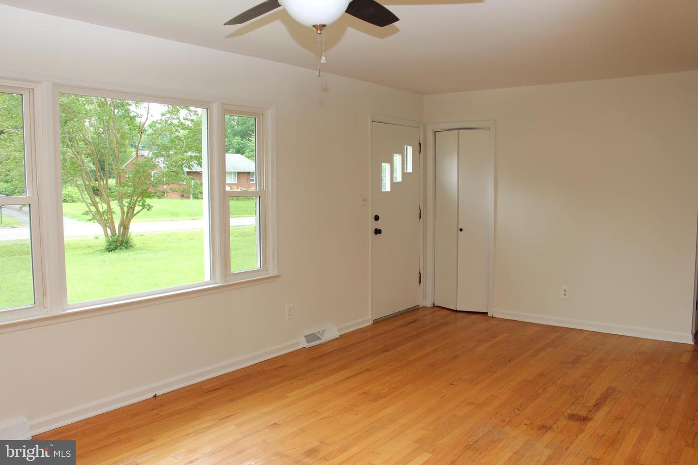 803 GRAFTON ST, FREDERICKSBURG, Virginia 22405, 3 Bedrooms Bedrooms, ,1 BathroomBathrooms,Residential,For sale,803 GRAFTON ST,VAST2039488 MLS # VAST2039488