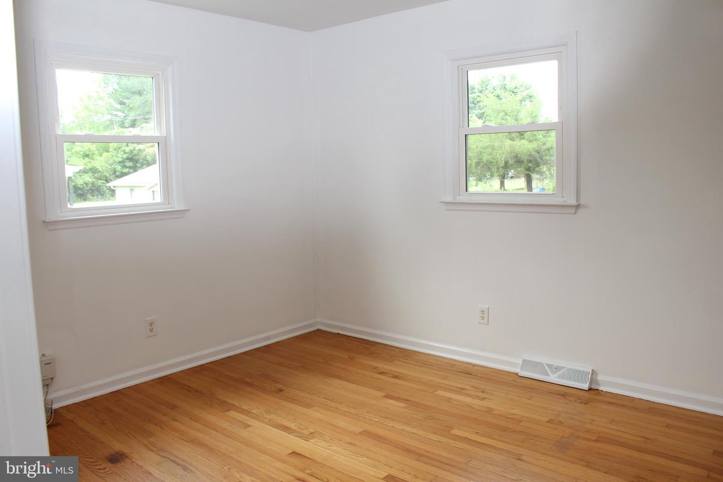 803 GRAFTON ST, FREDERICKSBURG, Virginia 22405, 3 Bedrooms Bedrooms, ,1 BathroomBathrooms,Residential,For sale,803 GRAFTON ST,VAST2039488 MLS # VAST2039488