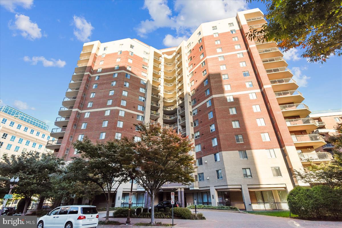 901 N MONROE ST #801, ARLINGTON, Virginia 22201, 3 Bedrooms Bedrooms, ,2 BathroomsBathrooms,Residential,For sale,901 N MONROE ST #801,VAAR2058784 MLS # VAAR2058784