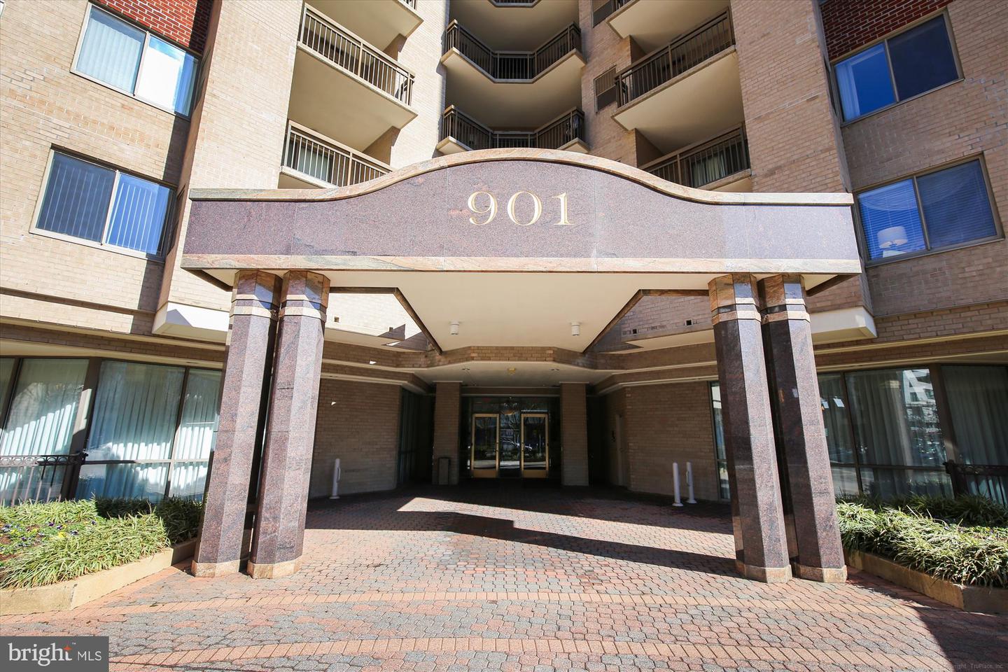 901 N MONROE ST #801, ARLINGTON, Virginia 22201, 3 Bedrooms Bedrooms, ,2 BathroomsBathrooms,Residential,For sale,901 N MONROE ST #801,VAAR2058784 MLS # VAAR2058784
