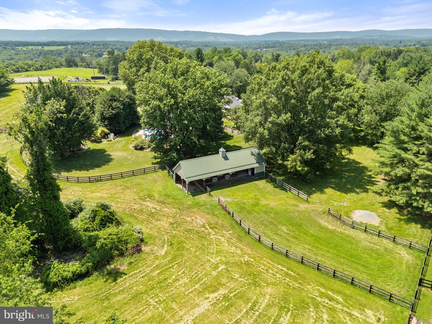 20400 BEAVERDAM BRIDGE RD, PURCELLVILLE, Virginia 20132, 3 Bedrooms Bedrooms, ,2 BathroomsBathrooms,Residential,For sale,20400 BEAVERDAM BRIDGE RD,VALO2099232 MLS # VALO2099232