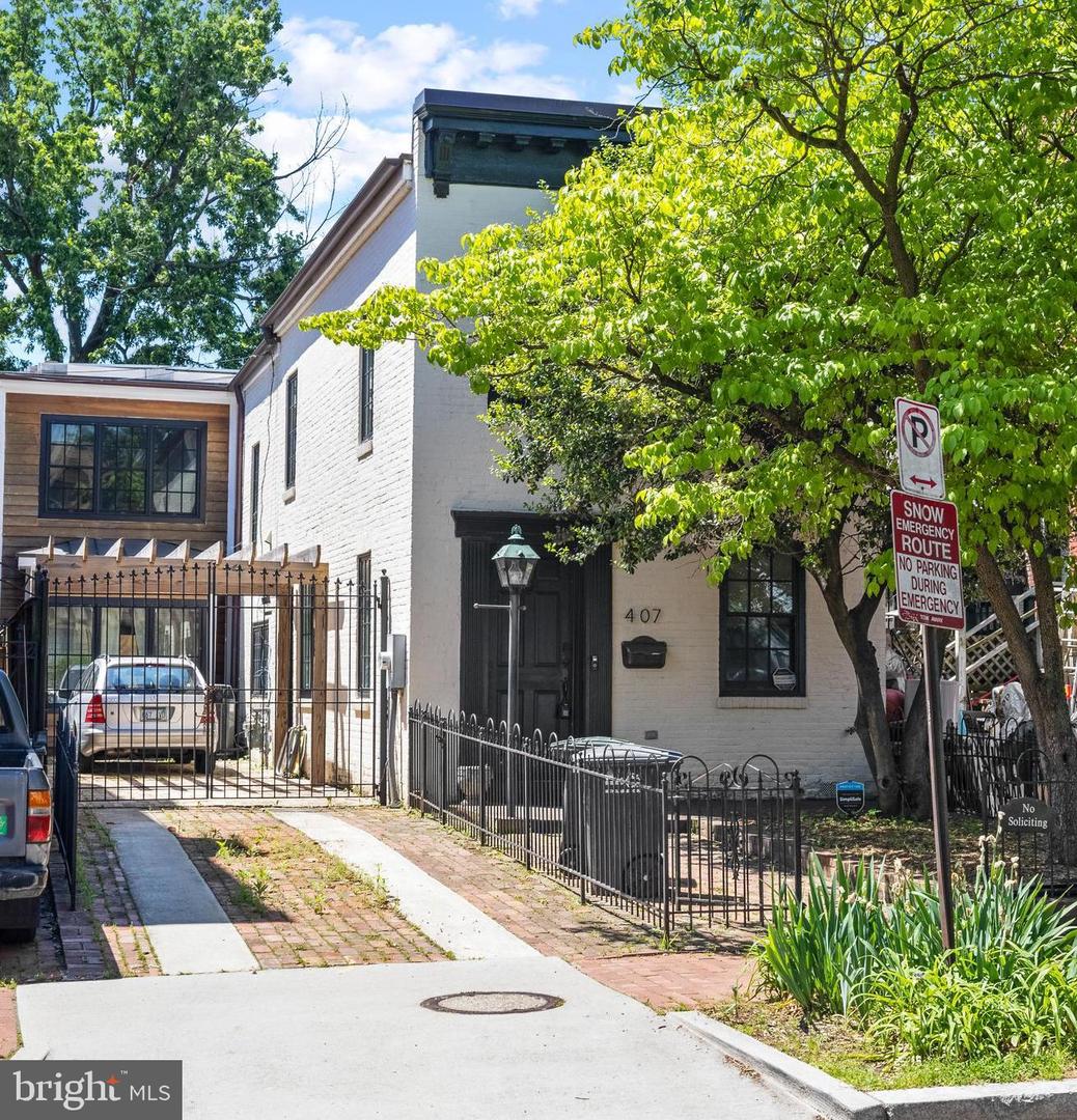 407 INDEPENDENCE AVE SE, WASHINGTON, District Of Columbia 20003, 4 Bedrooms Bedrooms, ,3 BathroomsBathrooms,Residential,For sale,407 INDEPENDENCE AVE SE,DCDC2205462 MLS # DCDC2205462