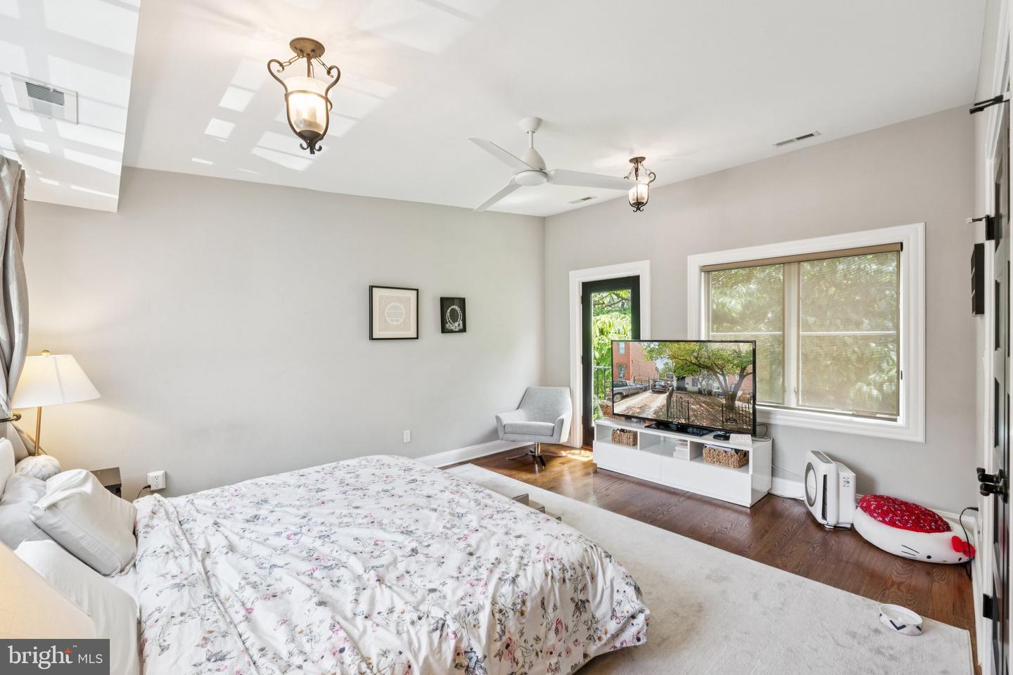 407 INDEPENDENCE AVE SE, WASHINGTON, District Of Columbia 20003, 4 Bedrooms Bedrooms, ,3 BathroomsBathrooms,Residential,For sale,407 INDEPENDENCE AVE SE,DCDC2205462 MLS # DCDC2205462