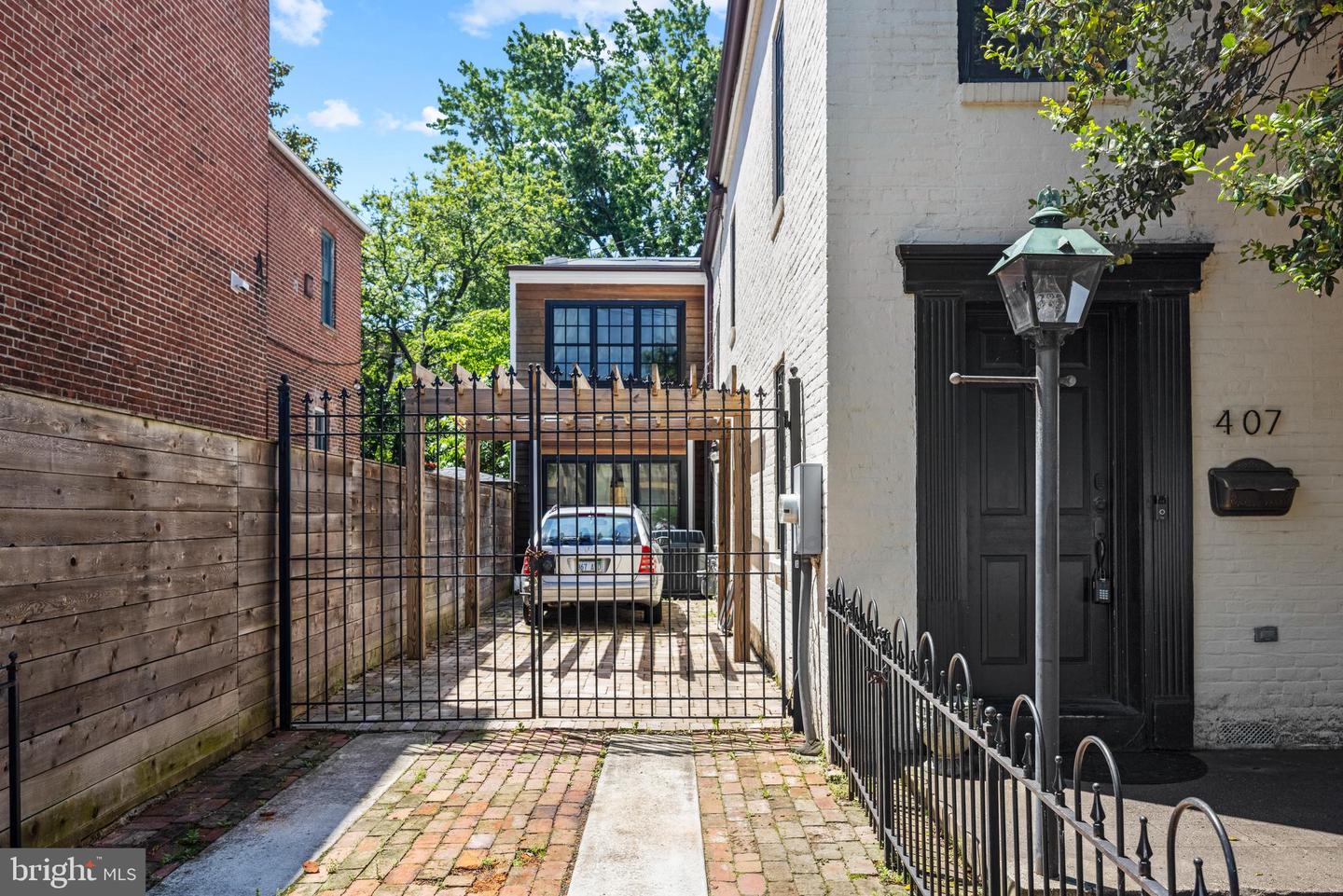 407 INDEPENDENCE AVE SE, WASHINGTON, District Of Columbia 20003, 4 Bedrooms Bedrooms, ,3 BathroomsBathrooms,Residential,For sale,407 INDEPENDENCE AVE SE,DCDC2205462 MLS # DCDC2205462