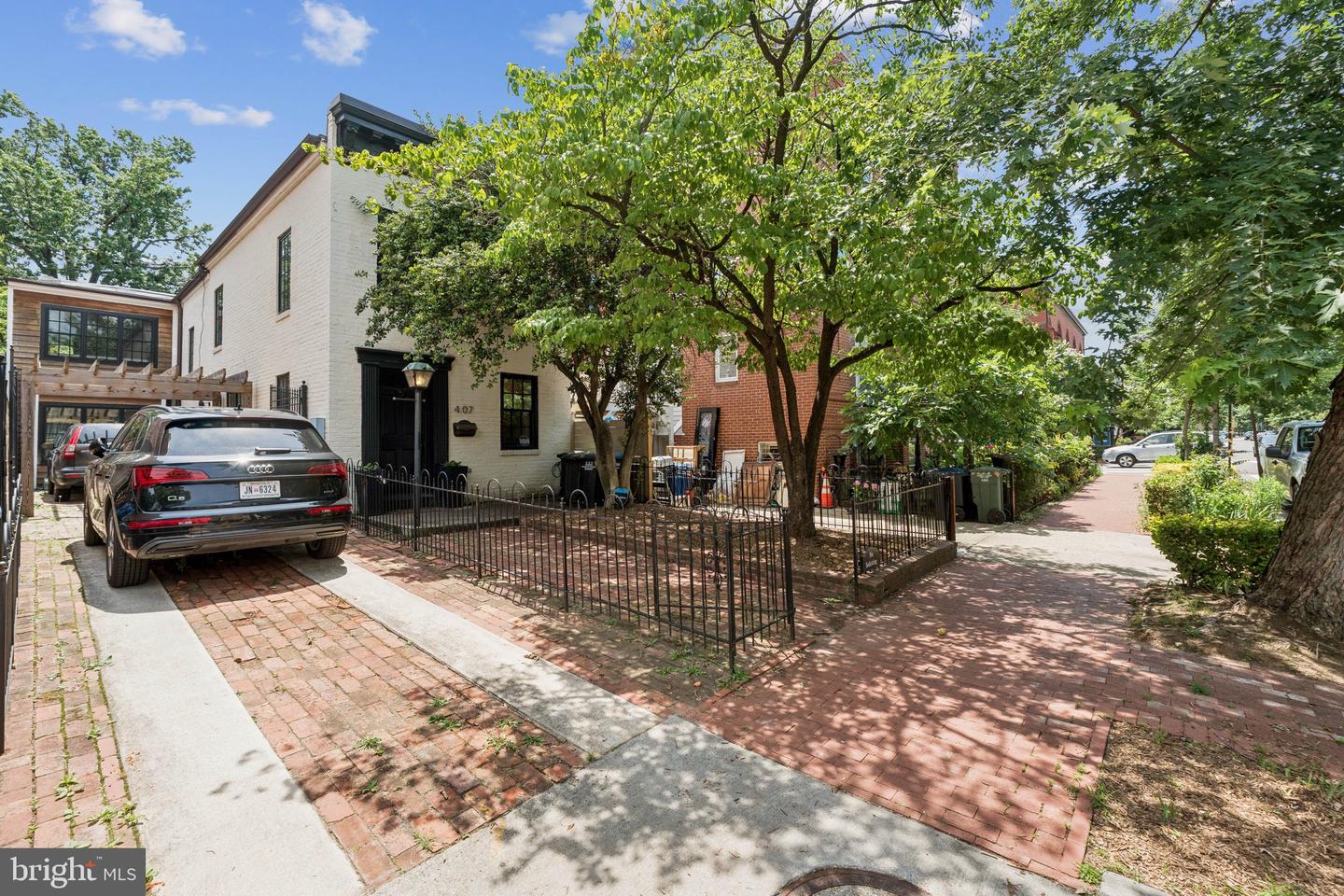 407 INDEPENDENCE AVE SE, WASHINGTON, District Of Columbia 20003, 4 Bedrooms Bedrooms, ,3 BathroomsBathrooms,Residential,For sale,407 INDEPENDENCE AVE SE,DCDC2205462 MLS # DCDC2205462