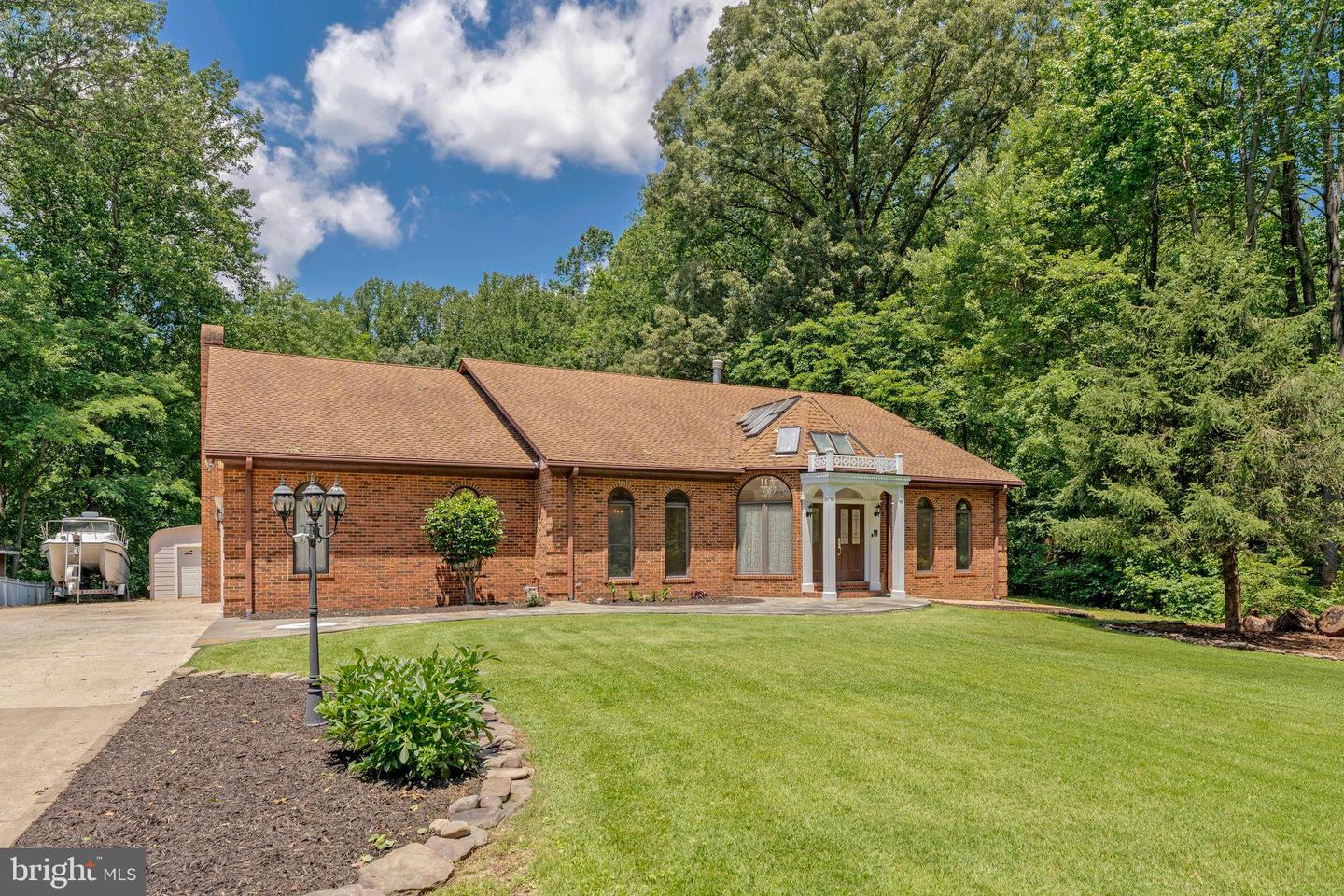 8652 TUTTLE RD, SPRINGFIELD, Virginia 22152, 5 Bedrooms Bedrooms, ,4 BathroomsBathrooms,Residential,For sale,8652 TUTTLE RD,VAFX2247602 MLS # VAFX2247602