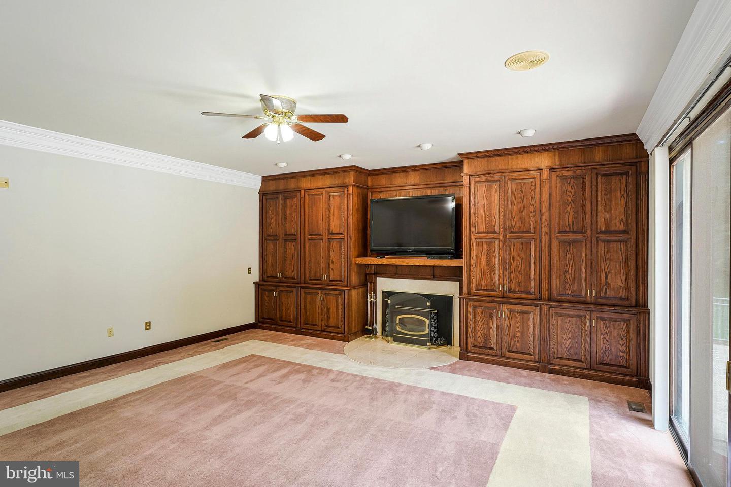 8652 TUTTLE RD, SPRINGFIELD, Virginia 22152, 5 Bedrooms Bedrooms, ,4 BathroomsBathrooms,Residential,For sale,8652 TUTTLE RD,VAFX2247602 MLS # VAFX2247602