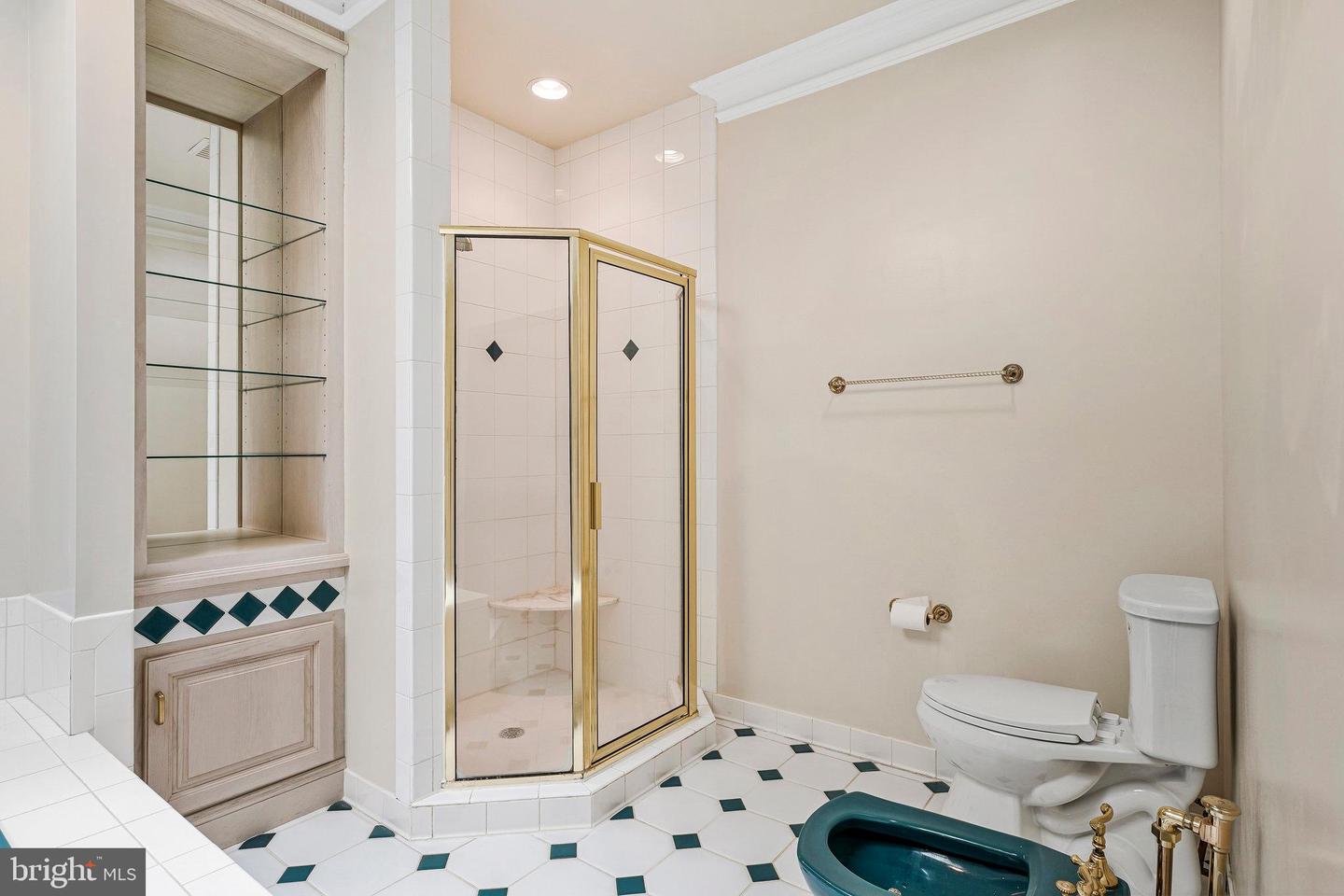 8652 TUTTLE RD, SPRINGFIELD, Virginia 22152, 5 Bedrooms Bedrooms, ,4 BathroomsBathrooms,Residential,For sale,8652 TUTTLE RD,VAFX2247602 MLS # VAFX2247602