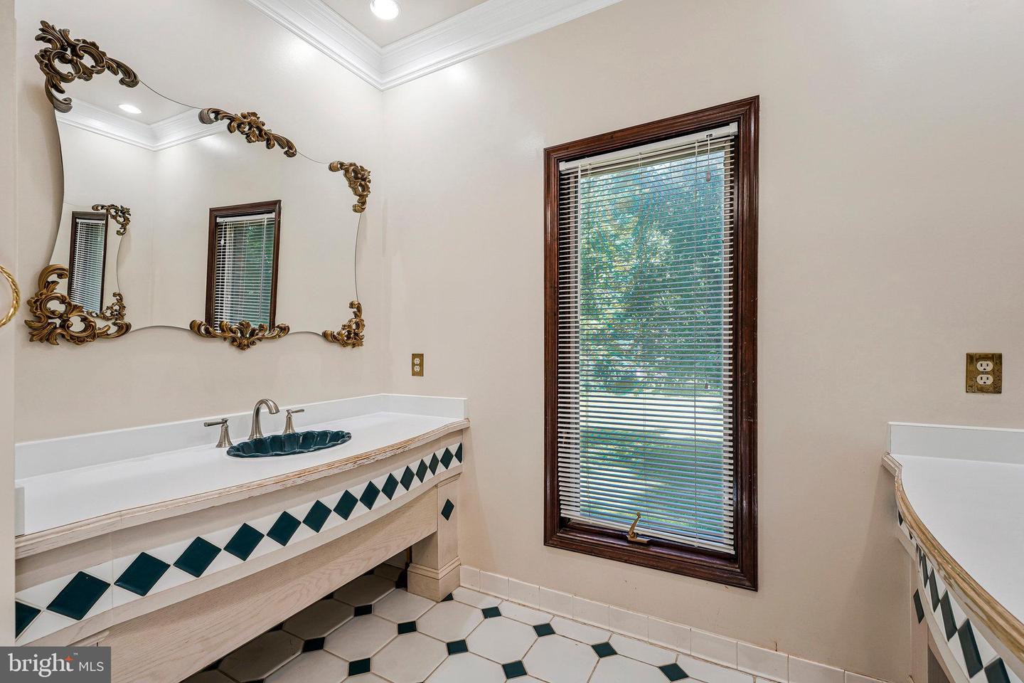 8652 TUTTLE RD, SPRINGFIELD, Virginia 22152, 5 Bedrooms Bedrooms, ,4 BathroomsBathrooms,Residential,For sale,8652 TUTTLE RD,VAFX2247602 MLS # VAFX2247602