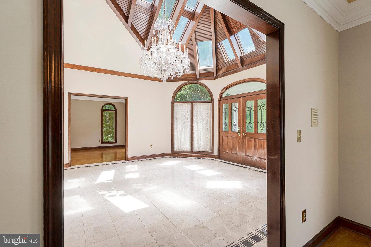 8652 TUTTLE RD, SPRINGFIELD, Virginia 22152, 5 Bedrooms Bedrooms, ,4 BathroomsBathrooms,Residential,For sale,8652 TUTTLE RD,VAFX2247602 MLS # VAFX2247602