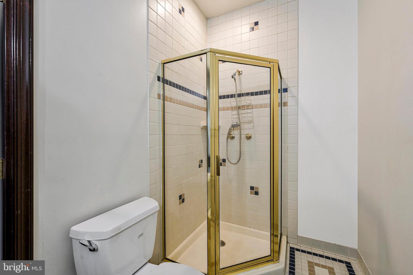 8652 TUTTLE RD, SPRINGFIELD, Virginia 22152, 5 Bedrooms Bedrooms, ,4 BathroomsBathrooms,Residential,For sale,8652 TUTTLE RD,VAFX2247602 MLS # VAFX2247602