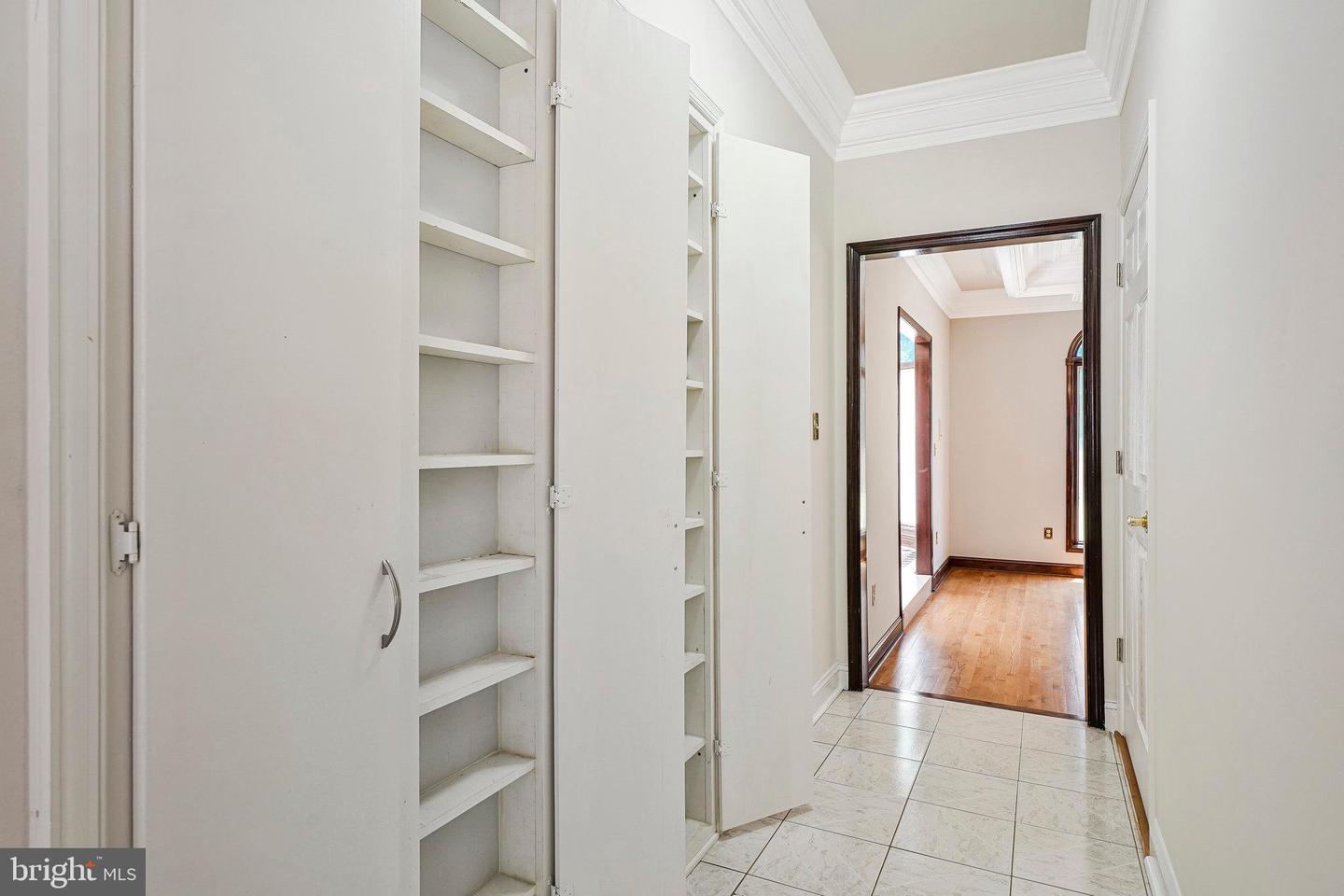 8652 TUTTLE RD, SPRINGFIELD, Virginia 22152, 5 Bedrooms Bedrooms, ,4 BathroomsBathrooms,Residential,For sale,8652 TUTTLE RD,VAFX2247602 MLS # VAFX2247602