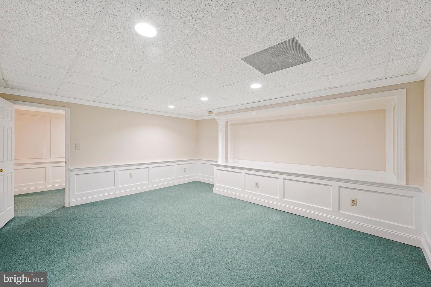 8652 TUTTLE RD, SPRINGFIELD, Virginia 22152, 5 Bedrooms Bedrooms, ,4 BathroomsBathrooms,Residential,For sale,8652 TUTTLE RD,VAFX2247602 MLS # VAFX2247602