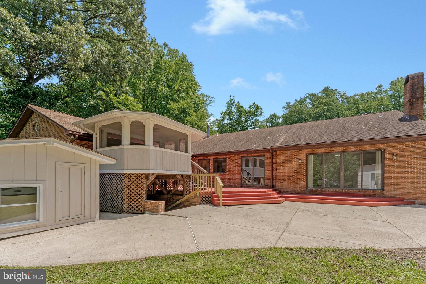 8652 TUTTLE RD, SPRINGFIELD, Virginia 22152, 5 Bedrooms Bedrooms, ,4 BathroomsBathrooms,Residential,For sale,8652 TUTTLE RD,VAFX2247602 MLS # VAFX2247602