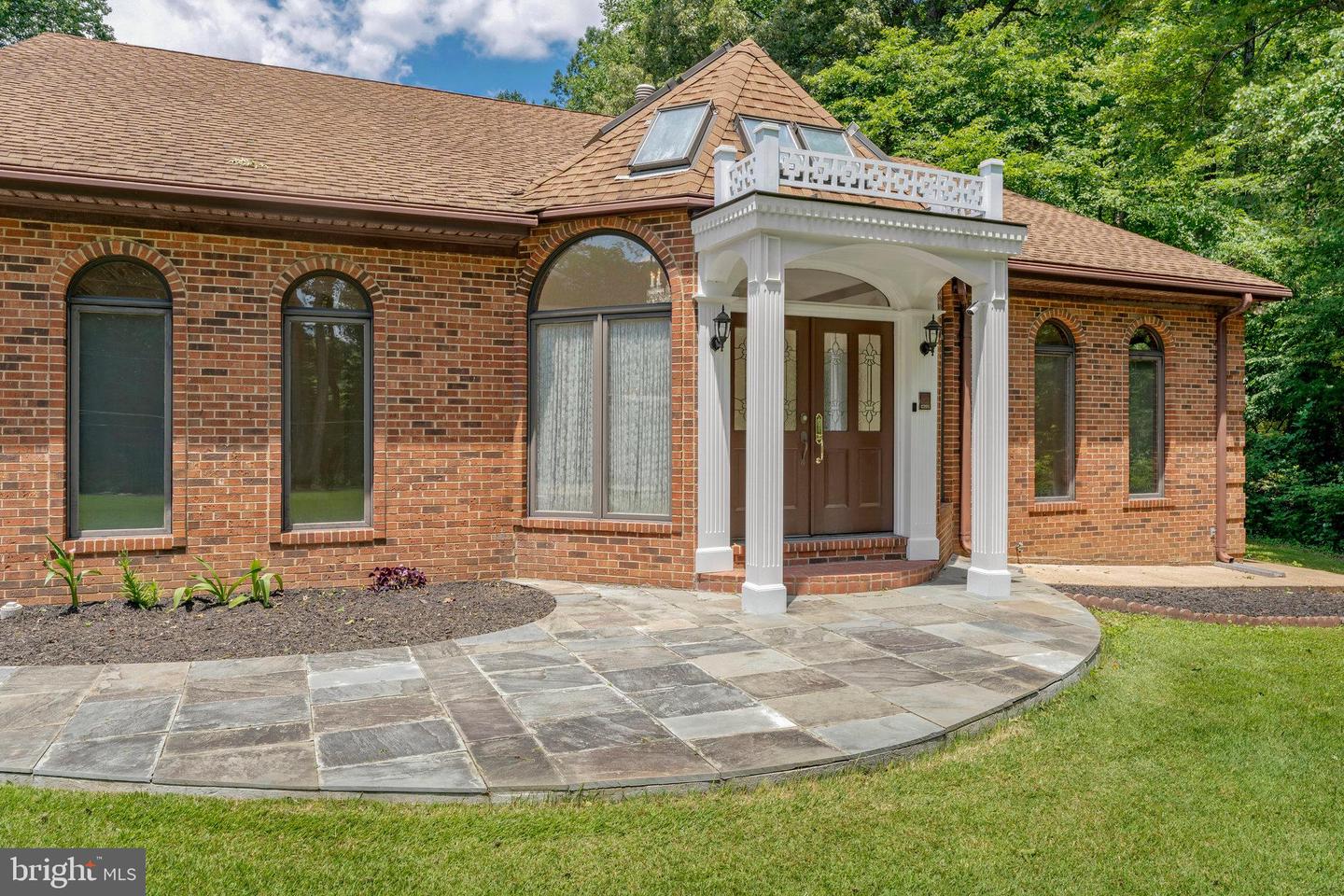 8652 TUTTLE RD, SPRINGFIELD, Virginia 22152, 5 Bedrooms Bedrooms, ,4 BathroomsBathrooms,Residential,For sale,8652 TUTTLE RD,VAFX2247602 MLS # VAFX2247602
