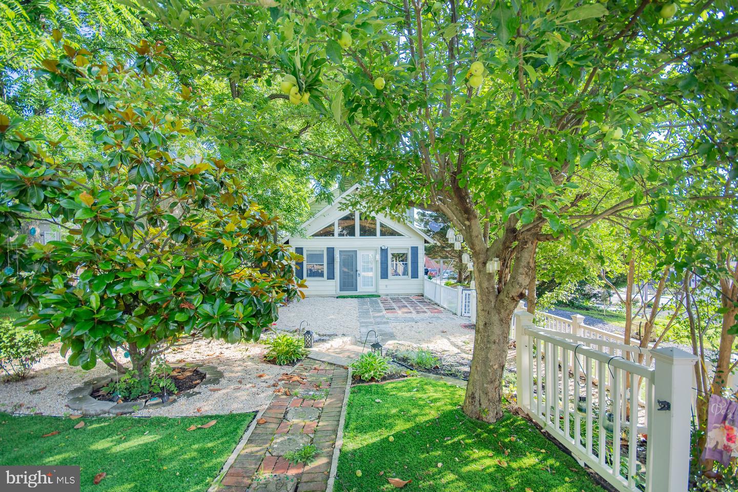 121 E JAMES ST, WINCHESTER, Virginia 22601, 4 Bedrooms Bedrooms, ,2 BathroomsBathrooms,Residential,For sale,121 E JAMES ST,VAWI2007978 MLS # VAWI2007978
