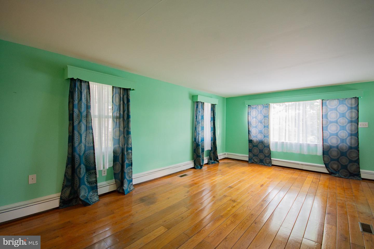 121 E JAMES ST, WINCHESTER, Virginia 22601, 4 Bedrooms Bedrooms, ,2 BathroomsBathrooms,Residential,For sale,121 E JAMES ST,VAWI2007978 MLS # VAWI2007978
