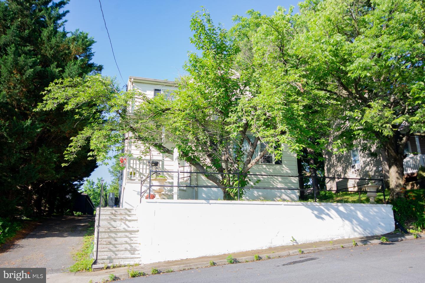 121 E JAMES ST, WINCHESTER, Virginia 22601, 4 Bedrooms Bedrooms, ,2 BathroomsBathrooms,Residential,For sale,121 E JAMES ST,VAWI2007978 MLS # VAWI2007978