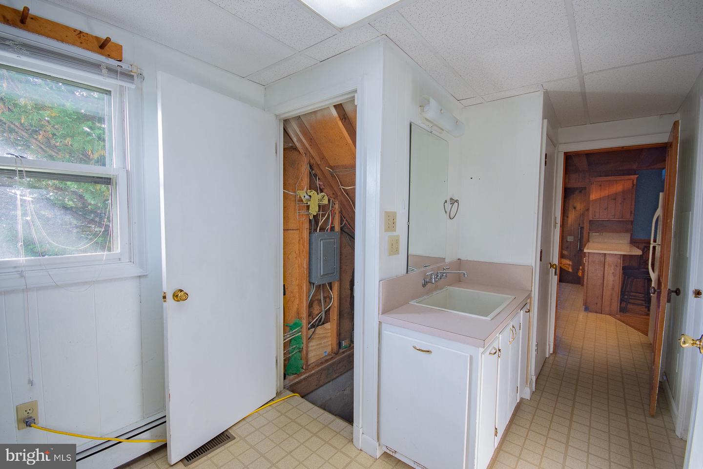 121 E JAMES ST, WINCHESTER, Virginia 22601, 4 Bedrooms Bedrooms, ,2 BathroomsBathrooms,Residential,For sale,121 E JAMES ST,VAWI2007978 MLS # VAWI2007978