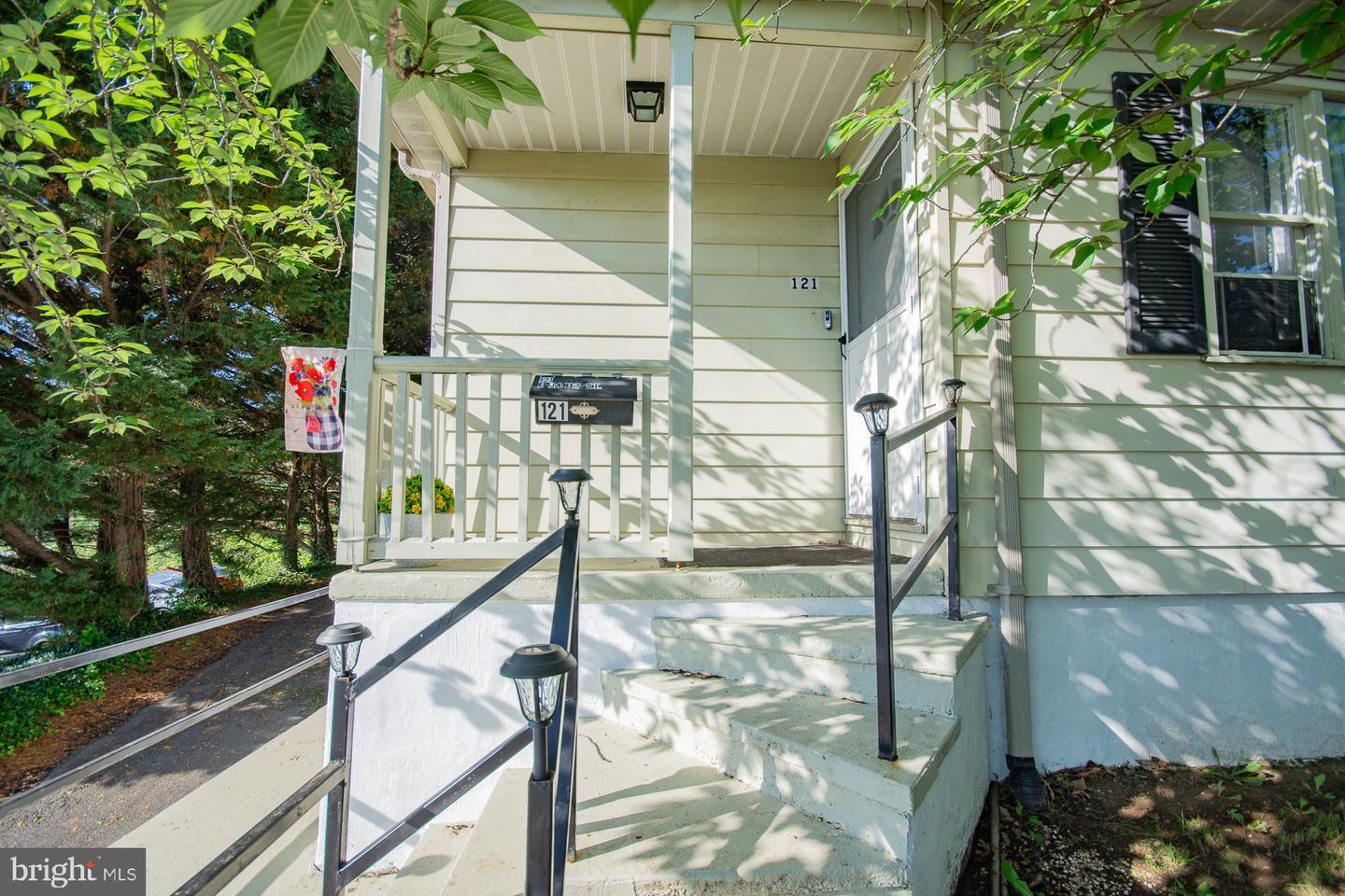 121 E JAMES ST, WINCHESTER, Virginia 22601, 4 Bedrooms Bedrooms, ,2 BathroomsBathrooms,Residential,For sale,121 E JAMES ST,VAWI2007978 MLS # VAWI2007978