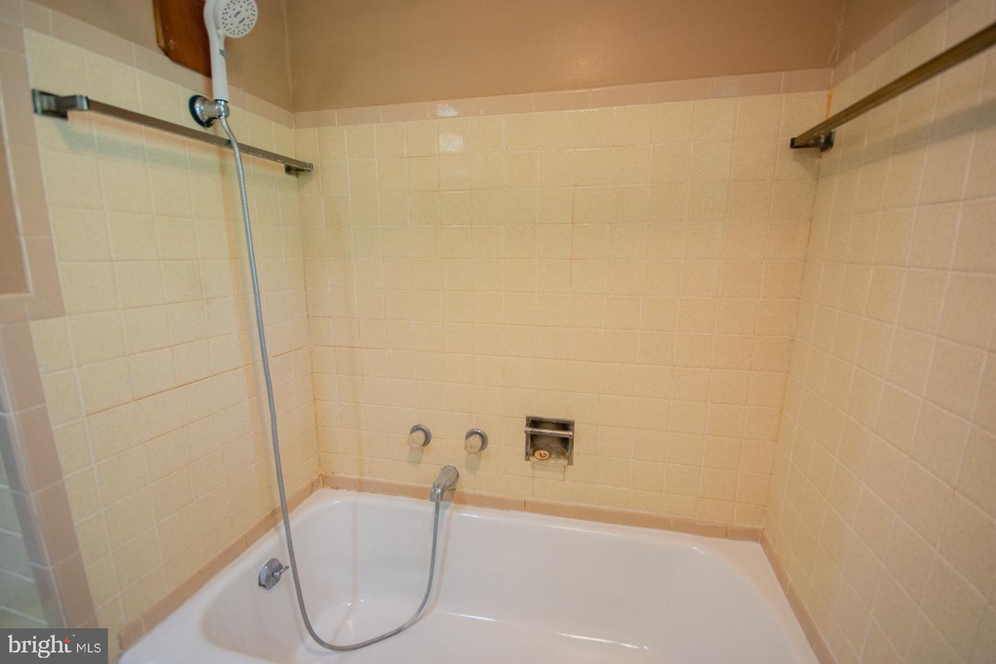 121 E JAMES ST, WINCHESTER, Virginia 22601, 4 Bedrooms Bedrooms, ,2 BathroomsBathrooms,Residential,For sale,121 E JAMES ST,VAWI2007978 MLS # VAWI2007978